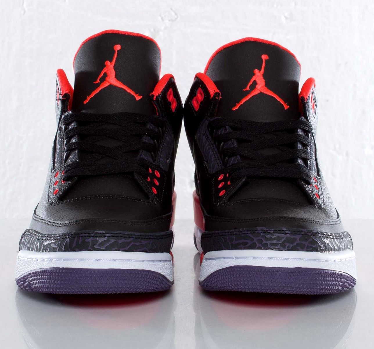 Jordan 3s outlet crimson