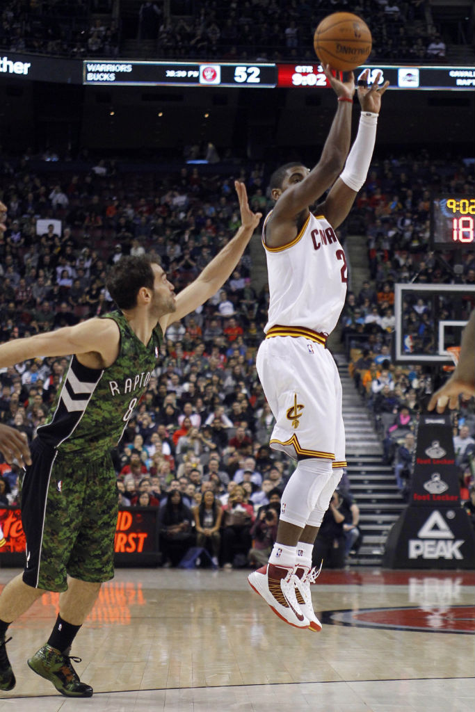 Kyrie Irving Hits Game-Winner in Nike Lunar Hyperdunk 2012 Home PE (1)