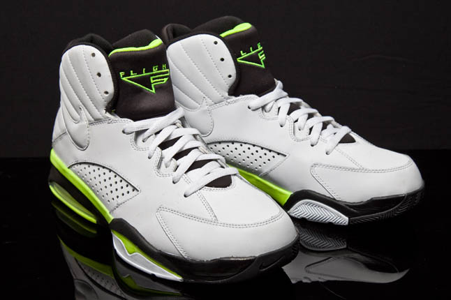 Nike Air Maestro Flight - White/Black/Volt