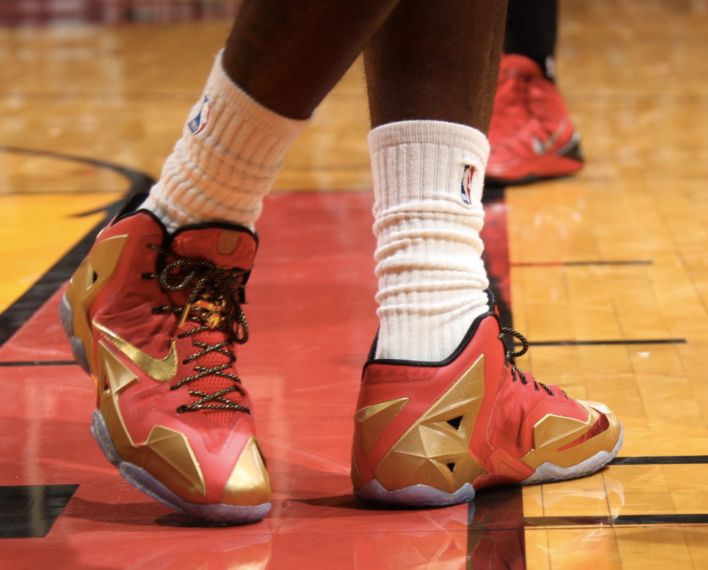 lebron james wearing lebron 11