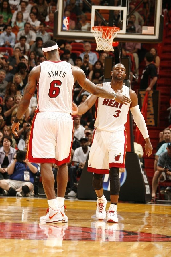 Sneaker Watch: LeBron James Debuts New LeBron 8 V/2 Colorway | Sole ...