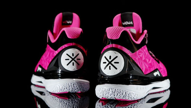 dwyane wade pink shoes