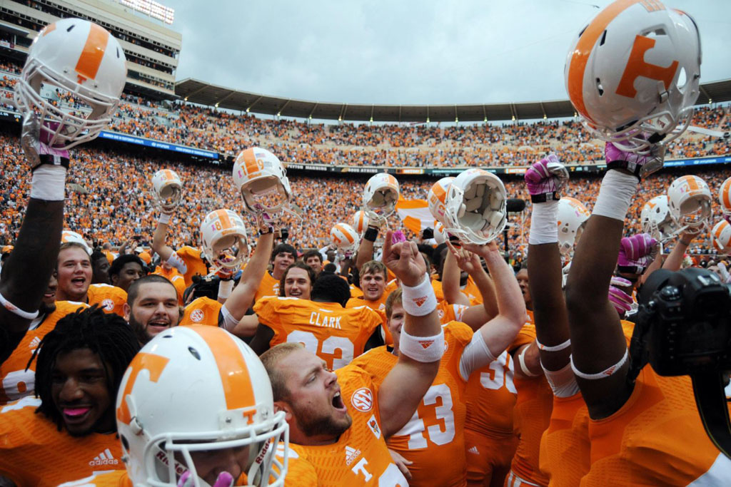 Tennessee Volunteers Sign with Nike