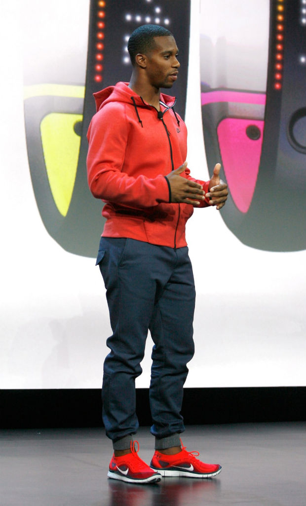 Victor Cruz wearing Nike Free Flyknit Red