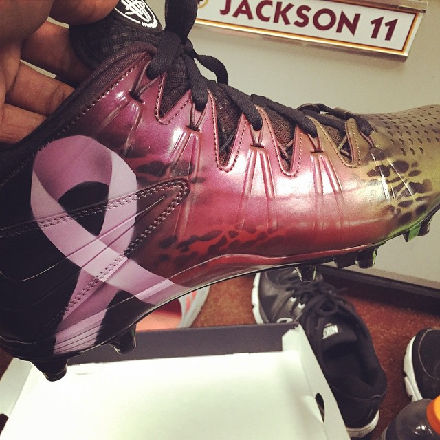 DeSean Jackson wearing Nike Huarache 4 Breast Cancer Awareness by Dez Customz (1)