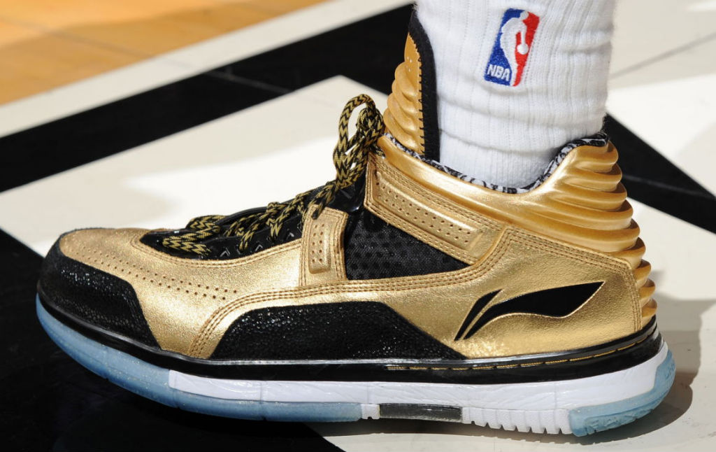 Dwyane Wade Wears Gold/Black Li-Ning 