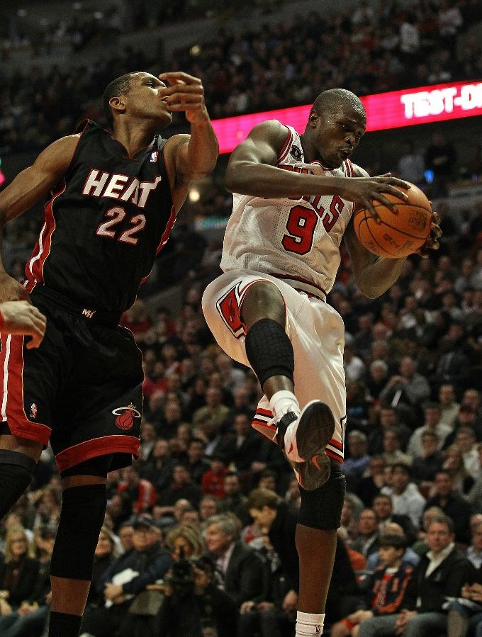 Luol Deng wearing the Nike Air Max Fly By