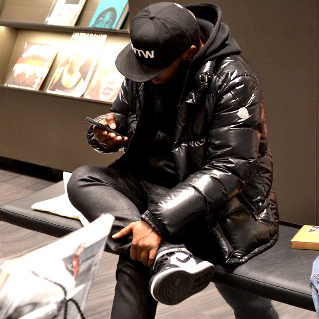 DJ Steph Floss wearing Air Jordan 1 Black/White