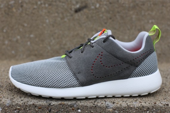 Nike Roshe Run - Dusty Grey/Pewter | Sole Collector