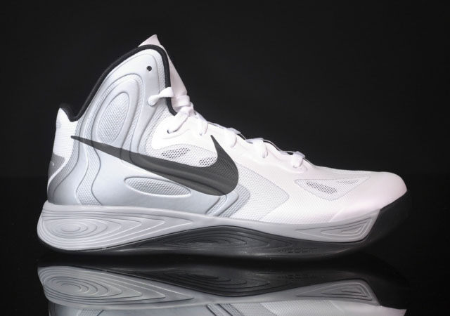 Nike deals hyperfuse white