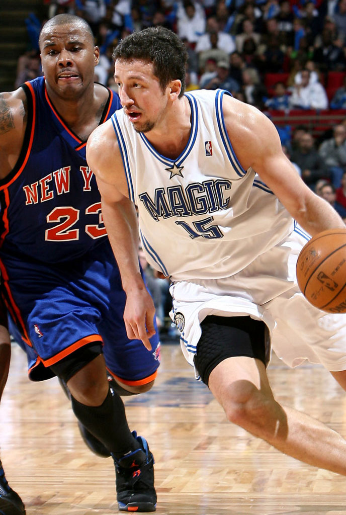 Quentin Richardson wearing Air Jordan VIII 8 New York Knicks Away PE