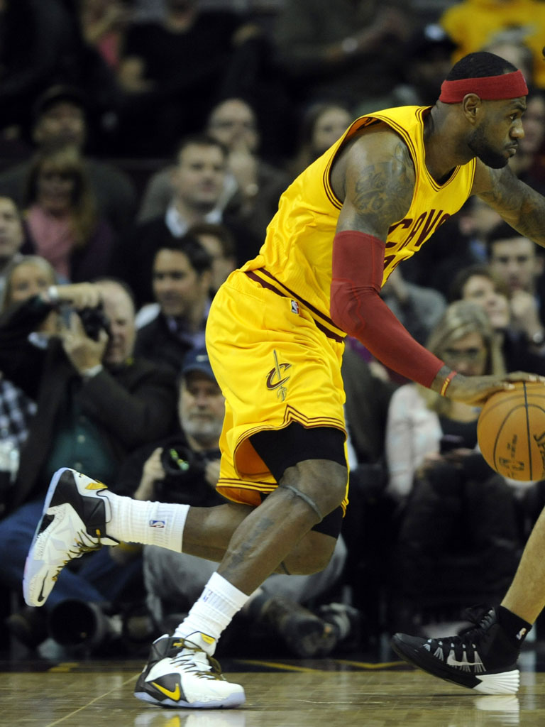 LeBron James wearing Nike LeBron XII 12 White/Black-Yellow PE (1)