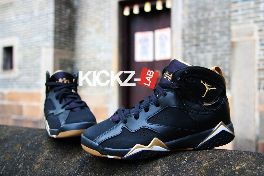 black and gold jordans retro 7