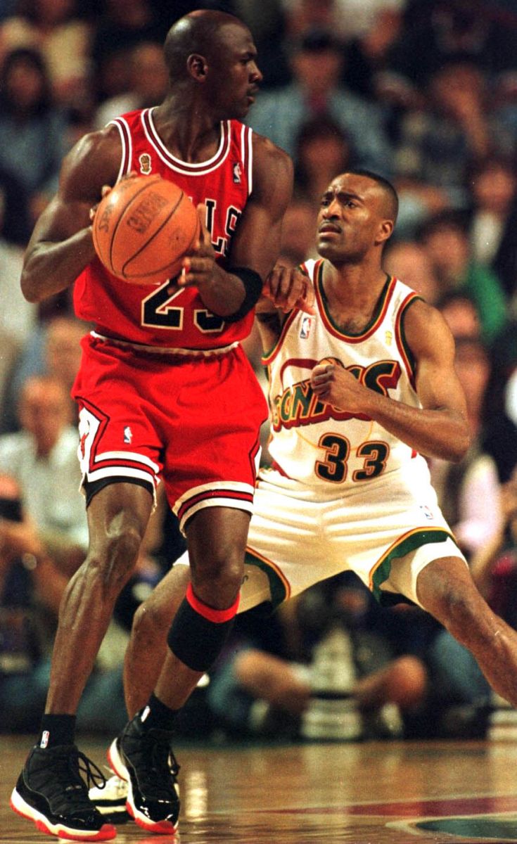 JORDAN XI BLACK / RED, MICHAEL'S RETURN TO THE FINALS