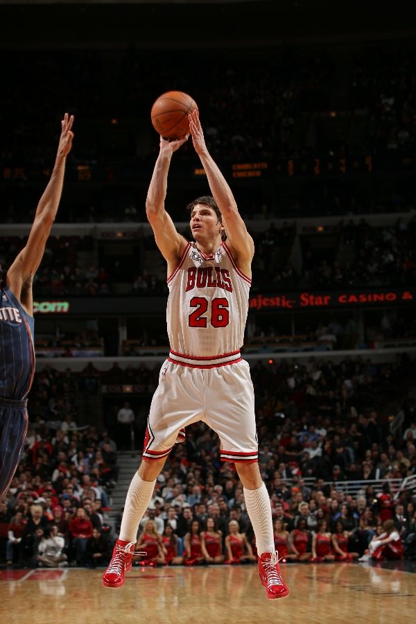 Kyle Korver wearing the Converse Star Player EVO