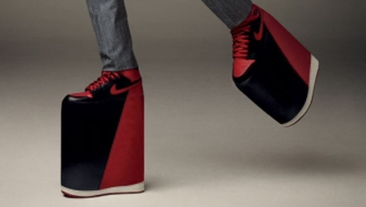 Мир большой обуви. Nike Jordan platform. Обувь на очень высокой подошве. Обувь на ооочееь высокой подошве. Очень высокая подошва.