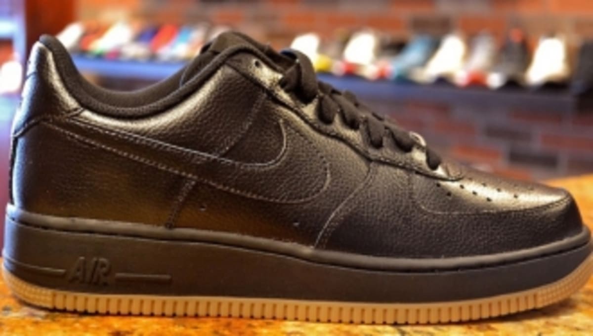 mens nike air force 1 black gum sole