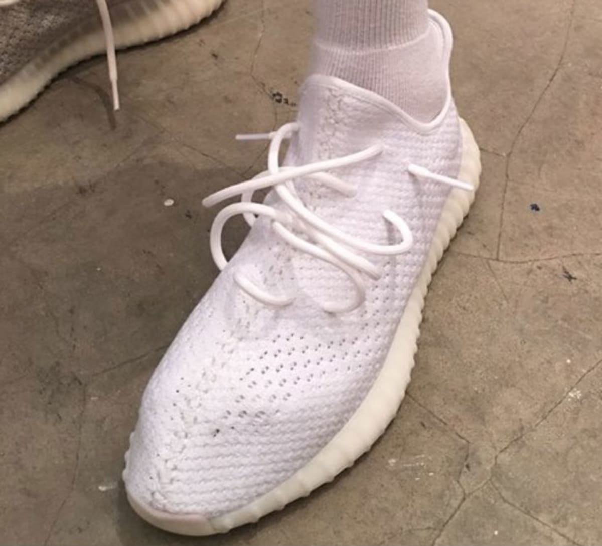 white stripe yeezys