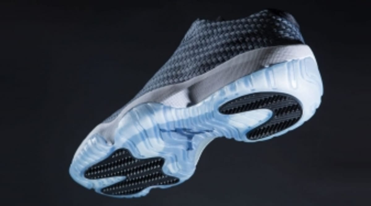 icy bottom basketball shoes