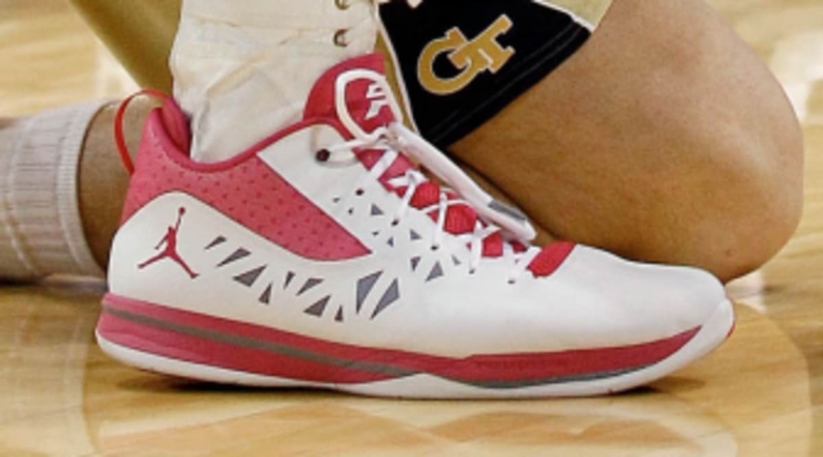 Jordan CP3.V Coaches vs. Cancer Sole Collector