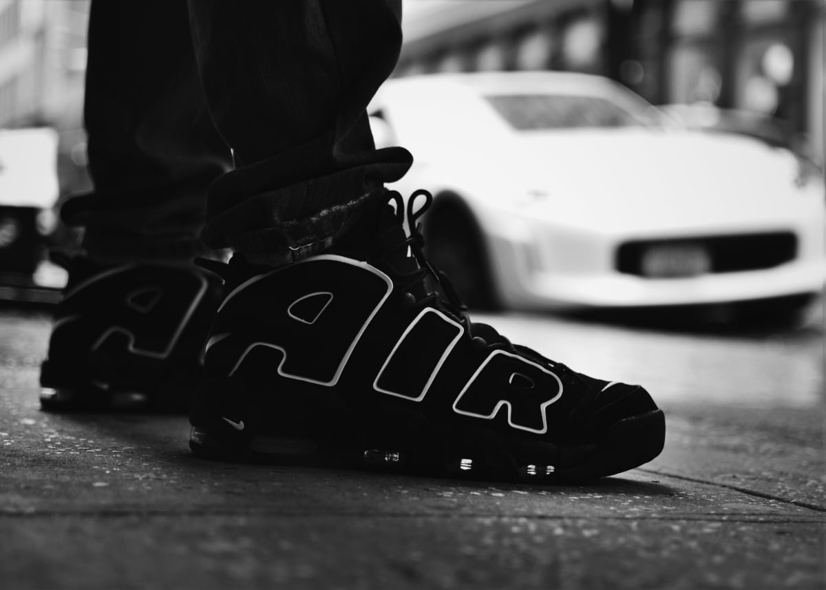black and white nike air more uptempo