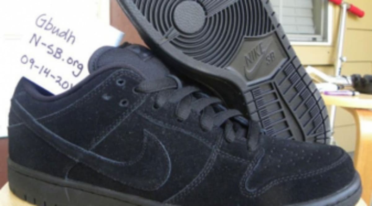 Nike SB Dunk Low - Blackout - November 2011 | Sole Collector