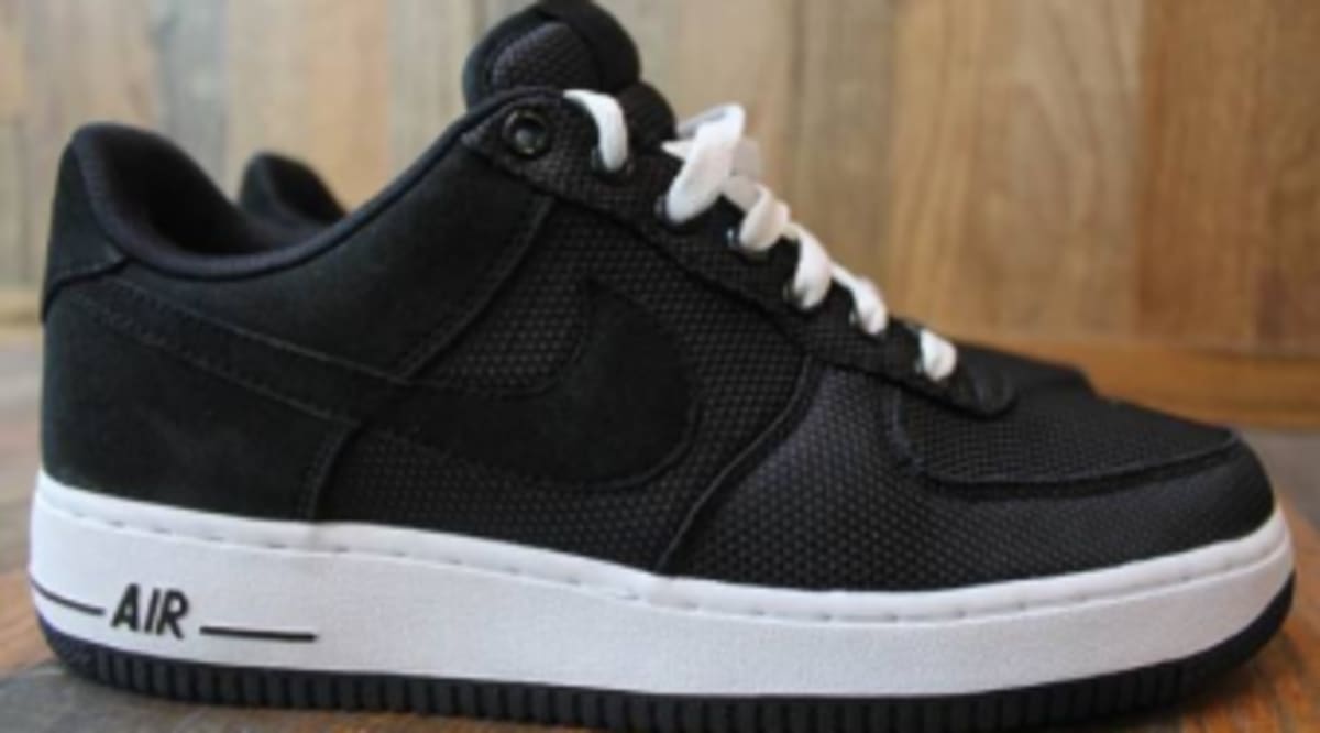 air force 1 black white laces