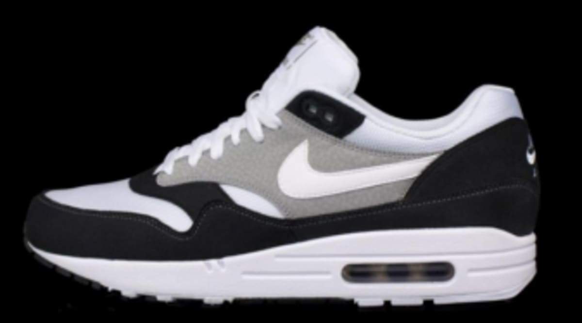 air max one black and white