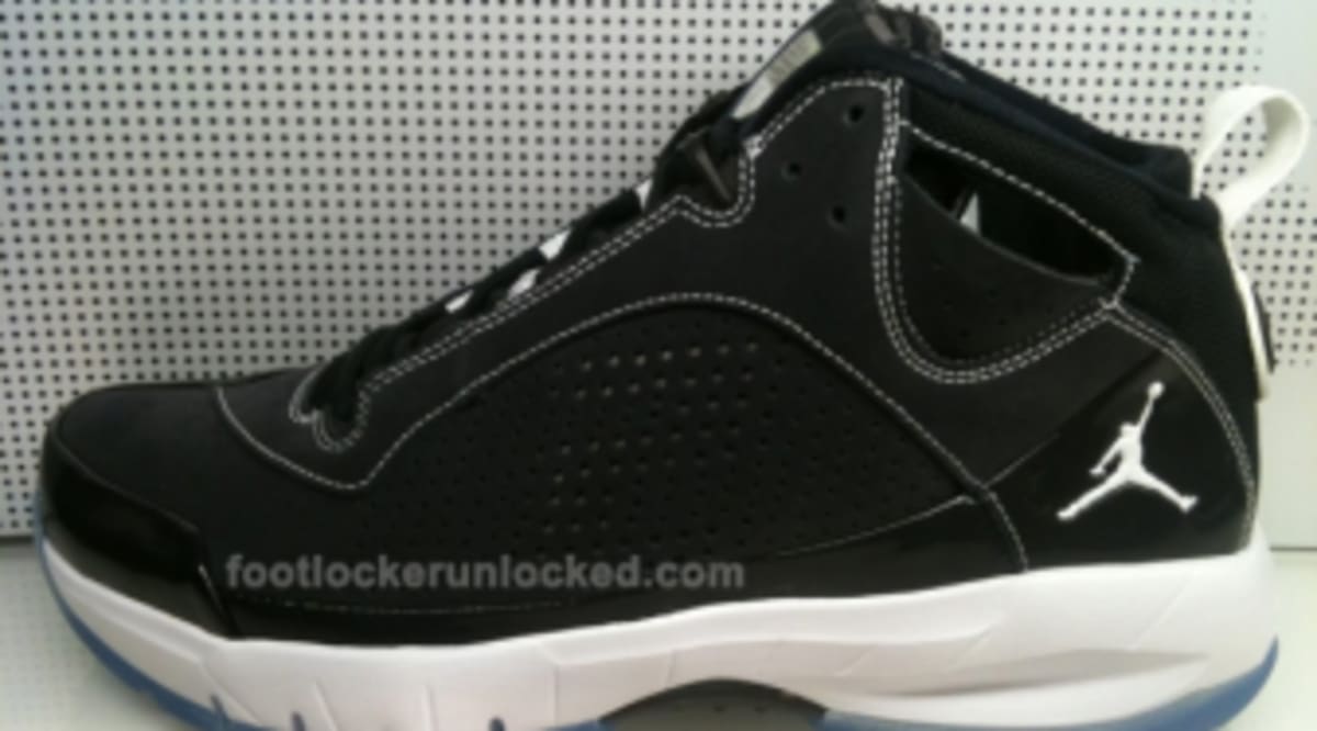 icy bottom basketball shoes