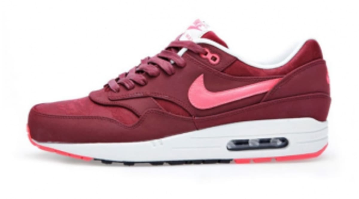 air max 1 red black