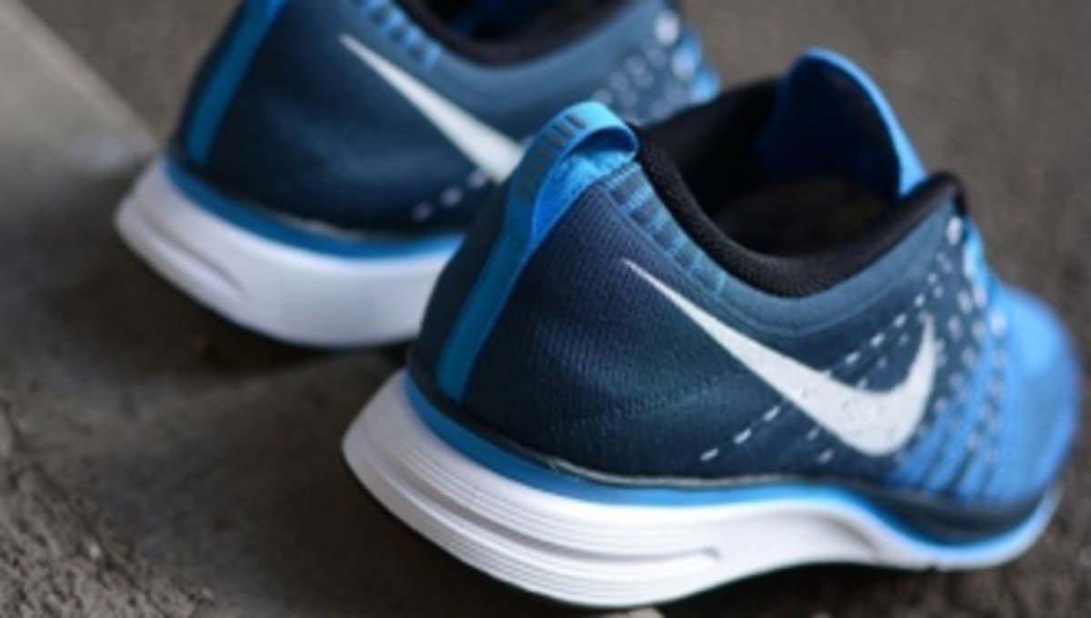 nike flyknit trainer blue