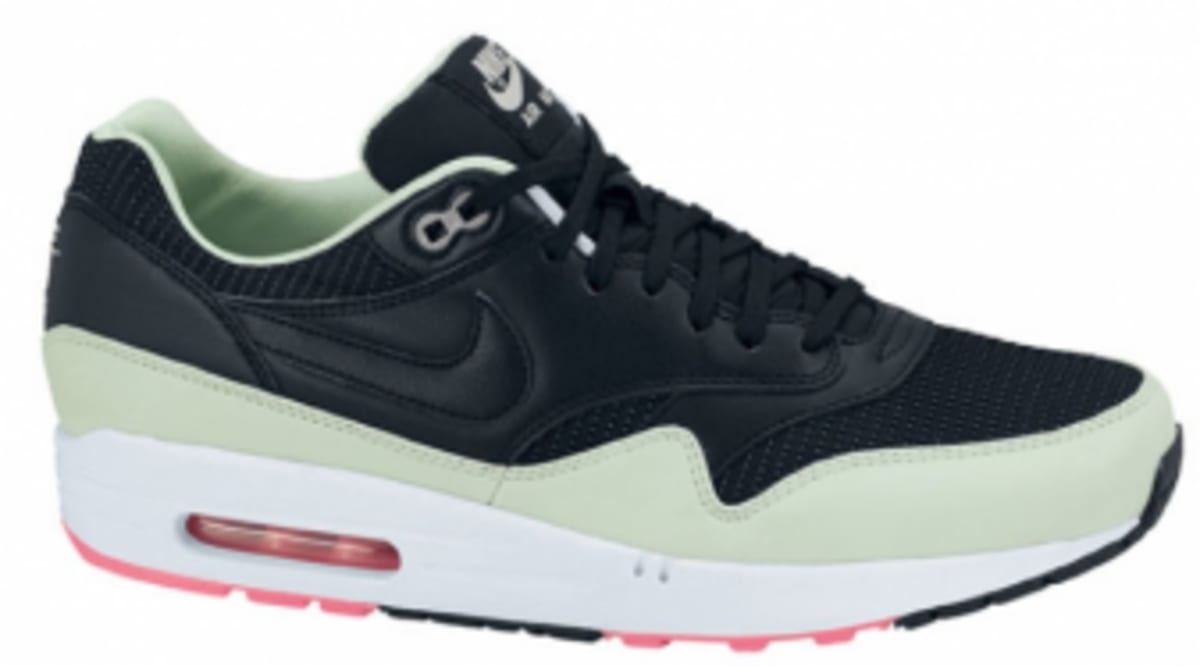 black and pink nike air max 2017