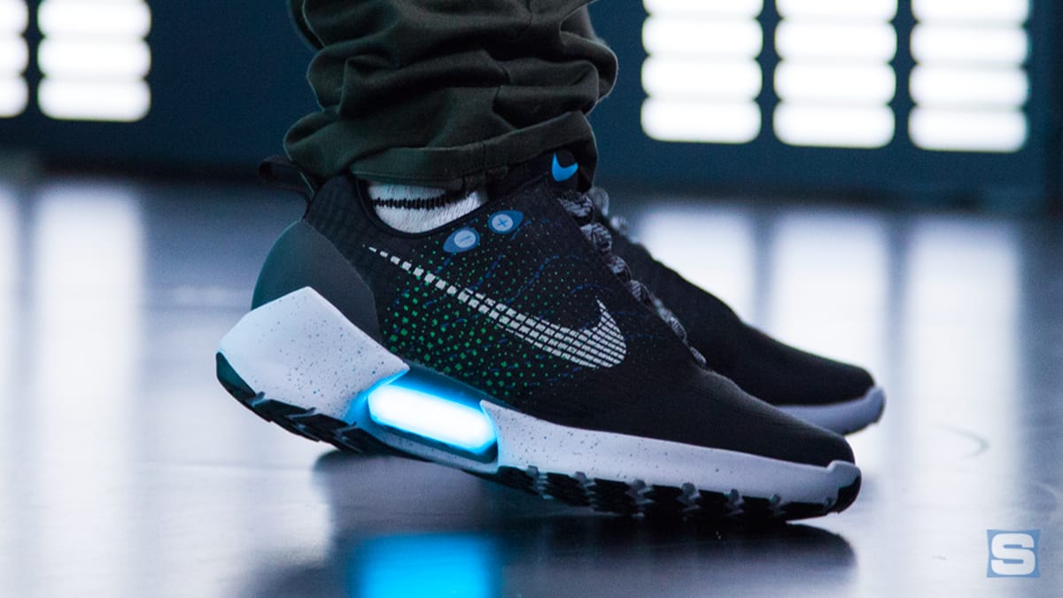 nike self lacing shoes hyperadapt