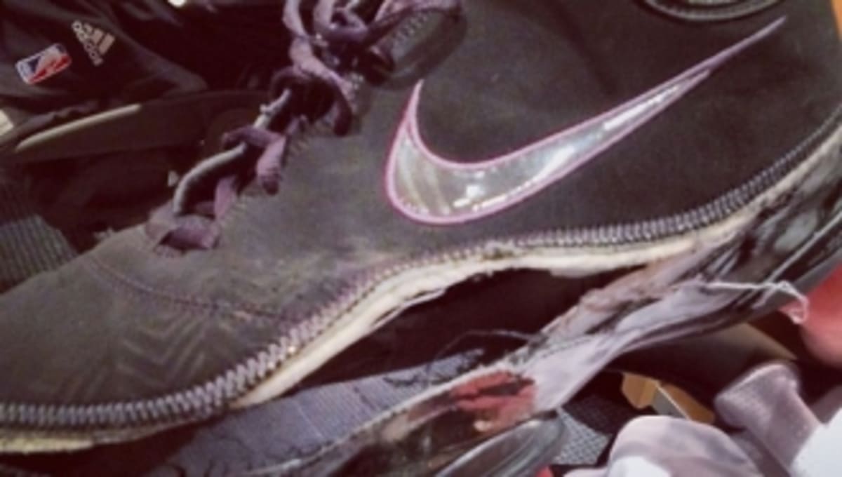 Lowlight Manu Ginobili's Nike Shoe Explodes Sole Collector