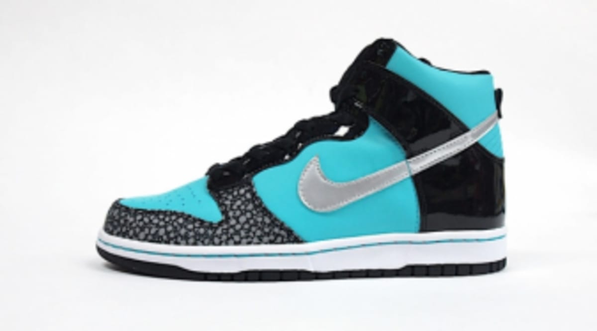 silver and black dunks