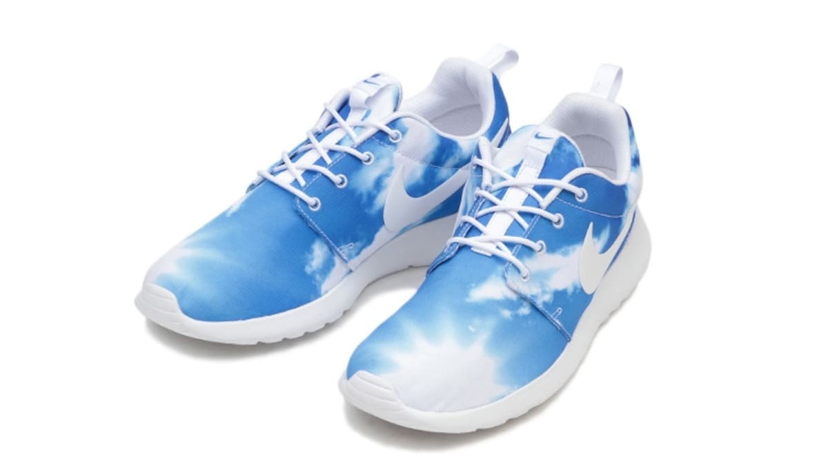 roshe run blue and white