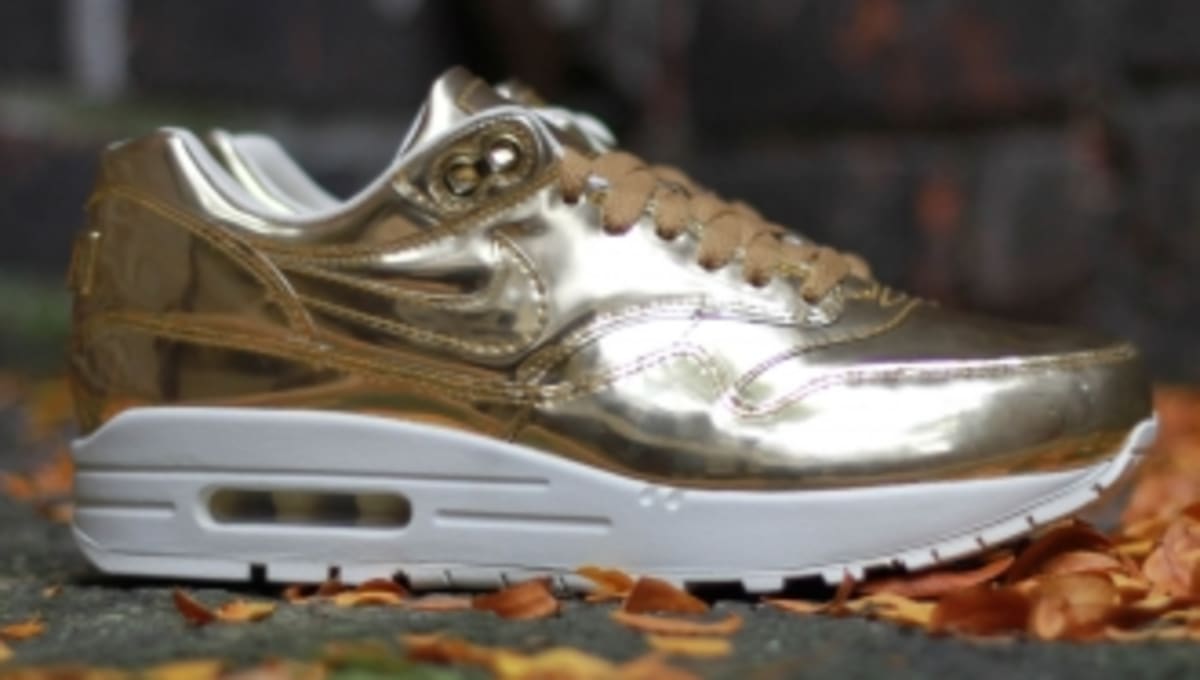 gold nike air max 1