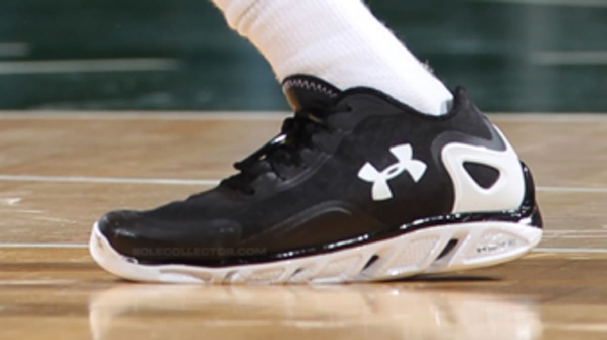 Brandon Jennings Wears Under Armour Spine Bionic Low PE Sole Collector