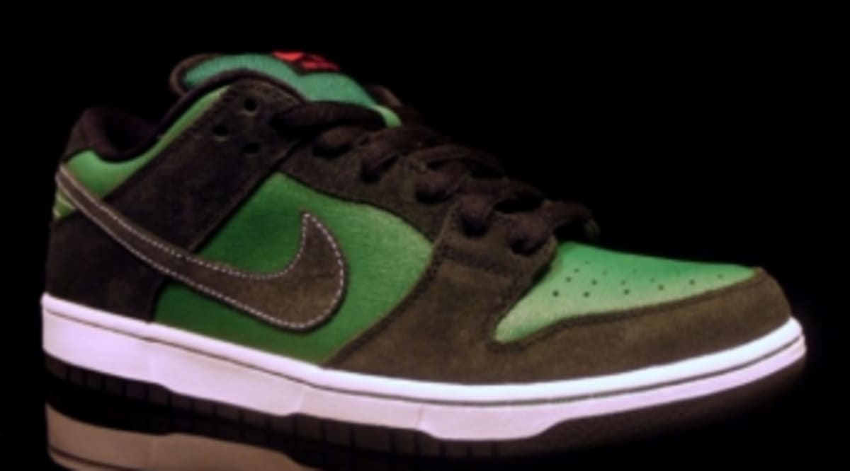 dunks black green