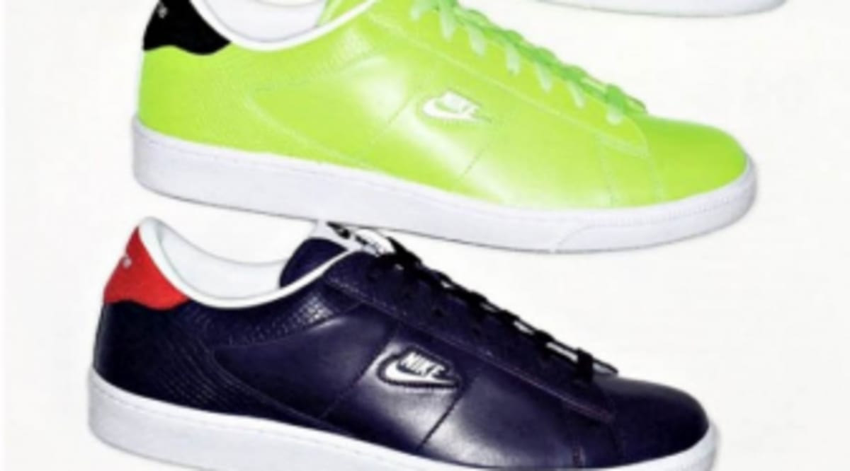 nike supreme tennis shoes