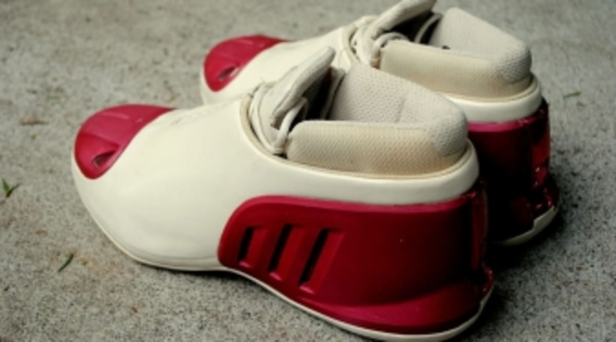 first ever kobe shoes