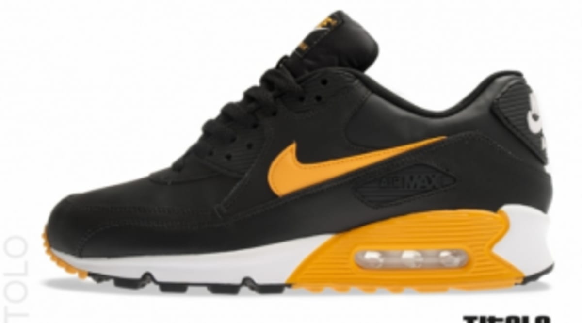 black and gold nike air max shoes