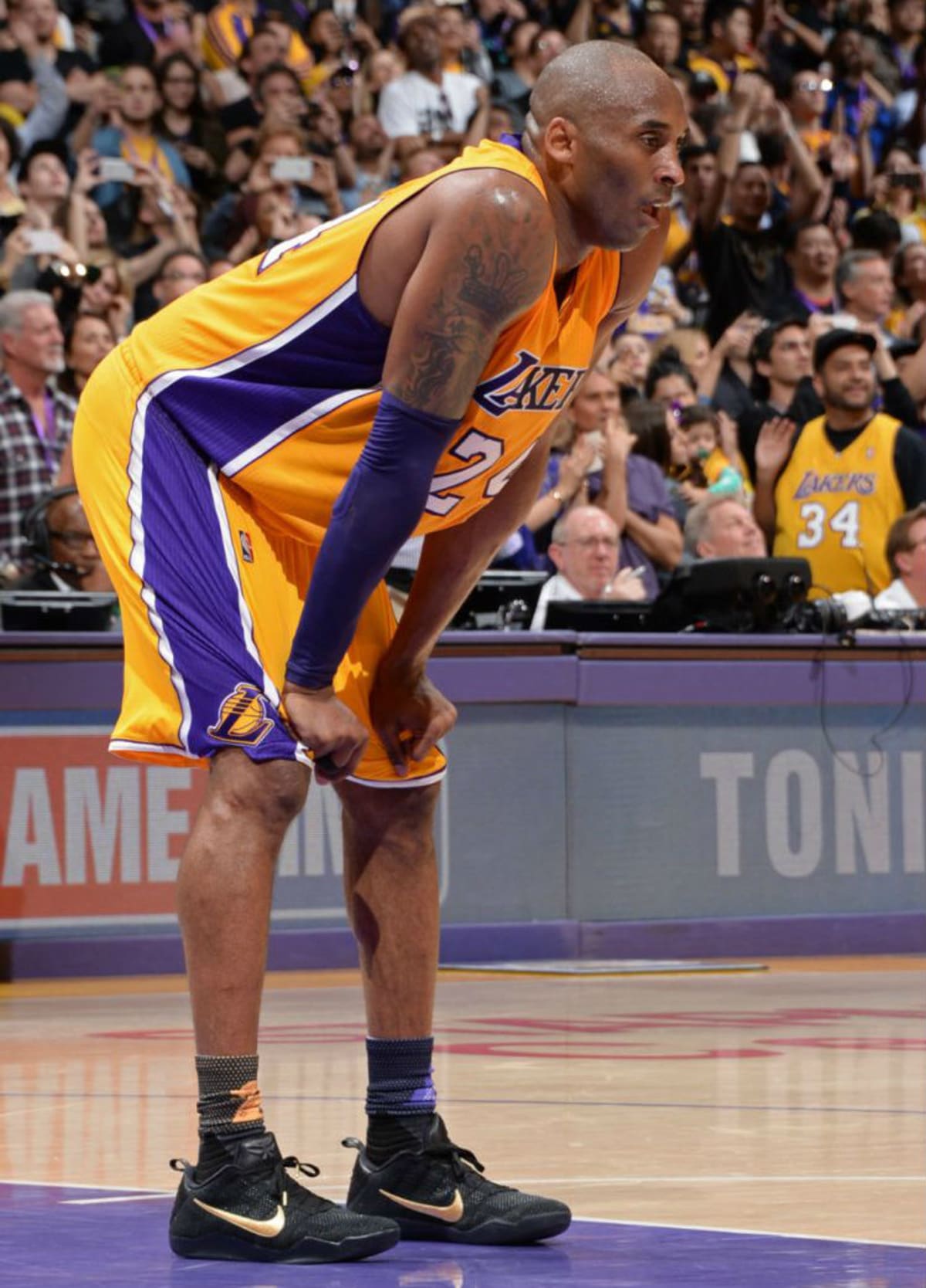 basketball players with nike shoes