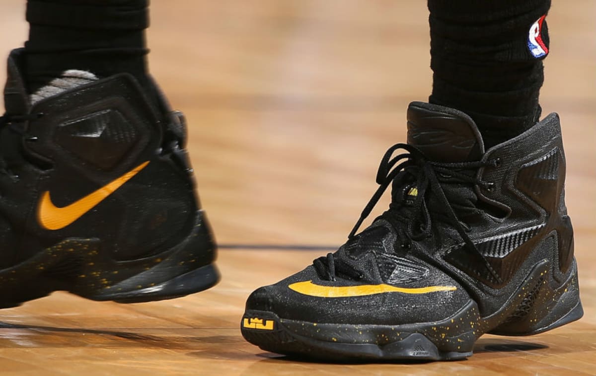 lebron james black and yellow shoes