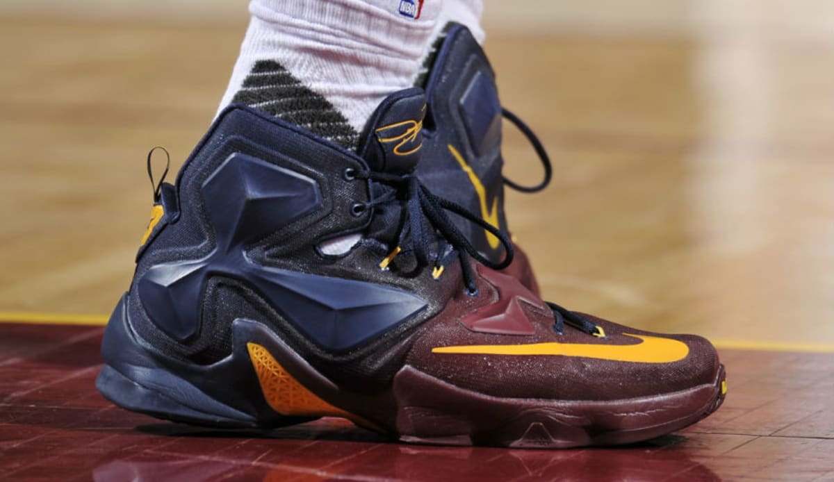 lebron cavs shoes