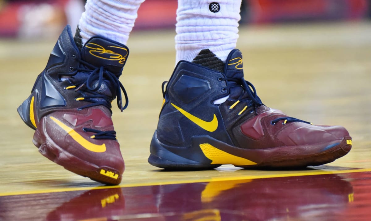 lebron cavs shoes