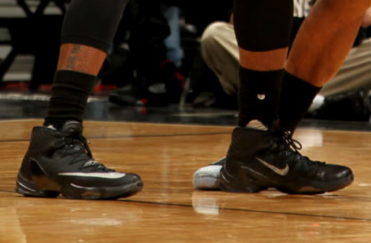 shoes lebron wore last night