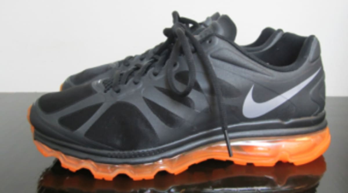 nike trainers orange sole