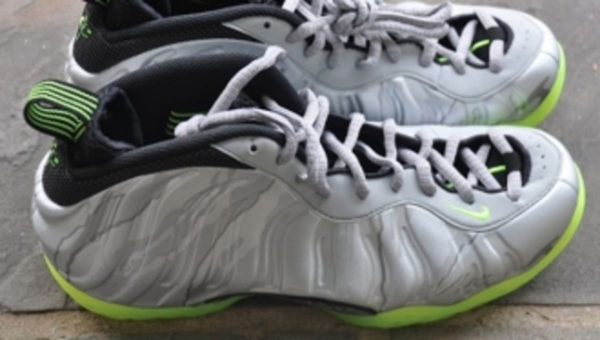 foamposite one silver