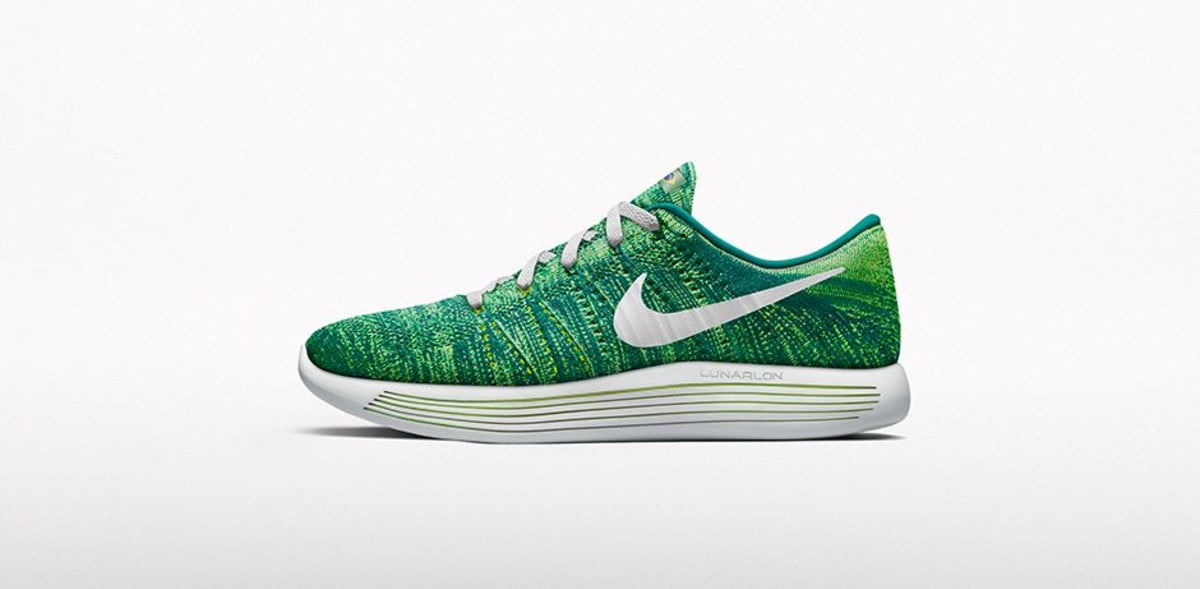 nike flyknit pride